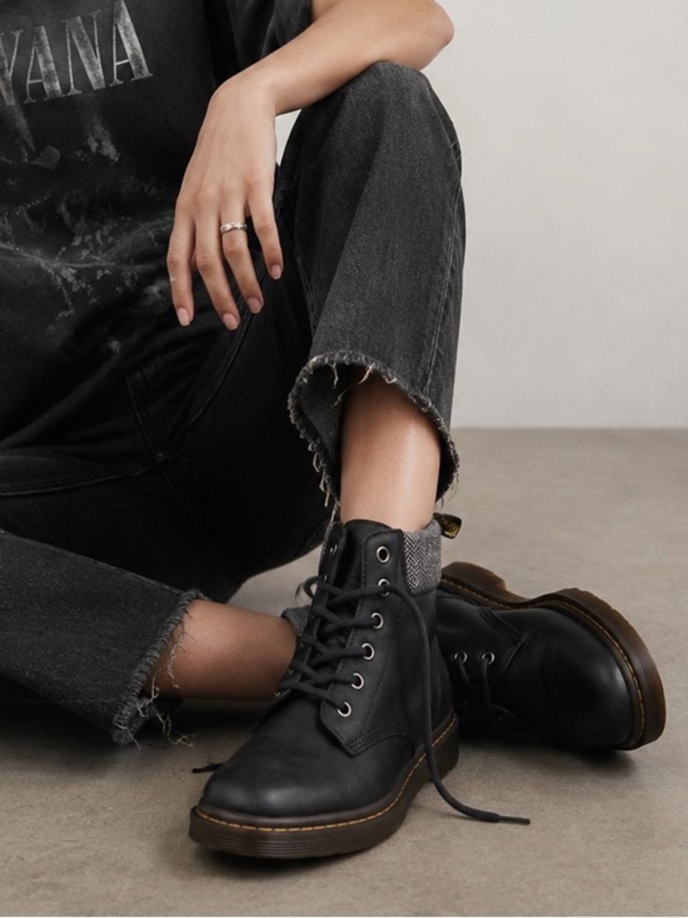 Dr. Martens Maelly Black 6-Eye Padded Collar Leather Grunge Everyday Boots